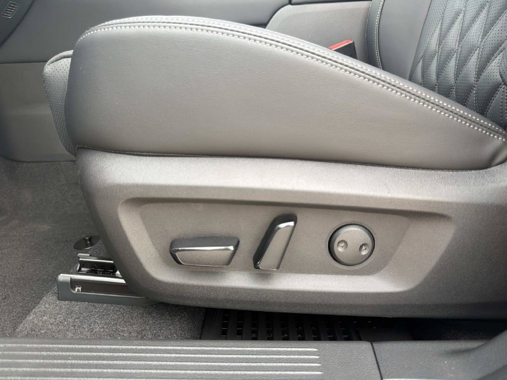 New 2026 Nissan Rogue Platinum AWD/4WD image 18
