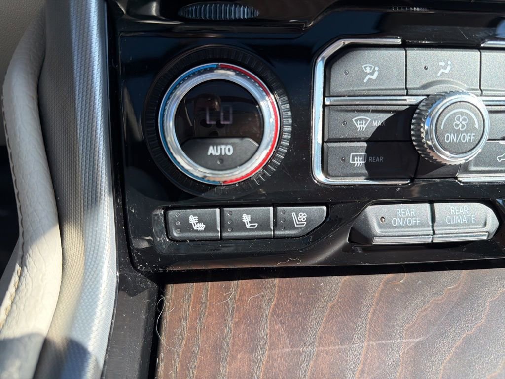 Used 2021 GMC Yukon Denali w/ Denali Premium Package image 34