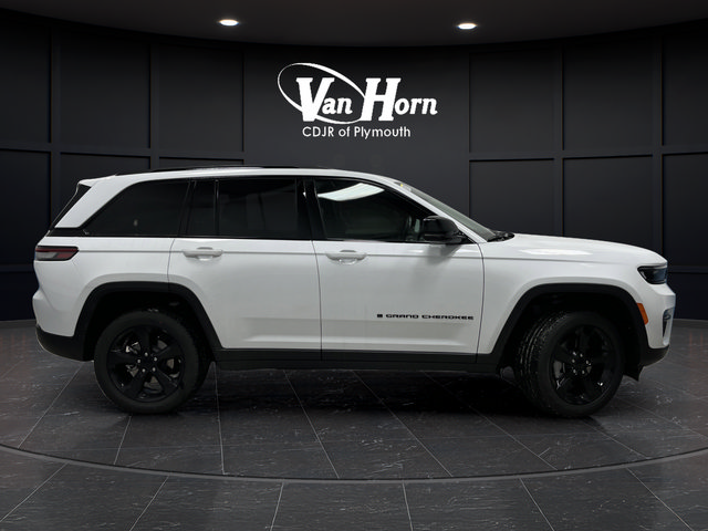 New 2025 Jeep Grand Cherokee Limited w/ Black Appearance Package AWD/4WD image 2