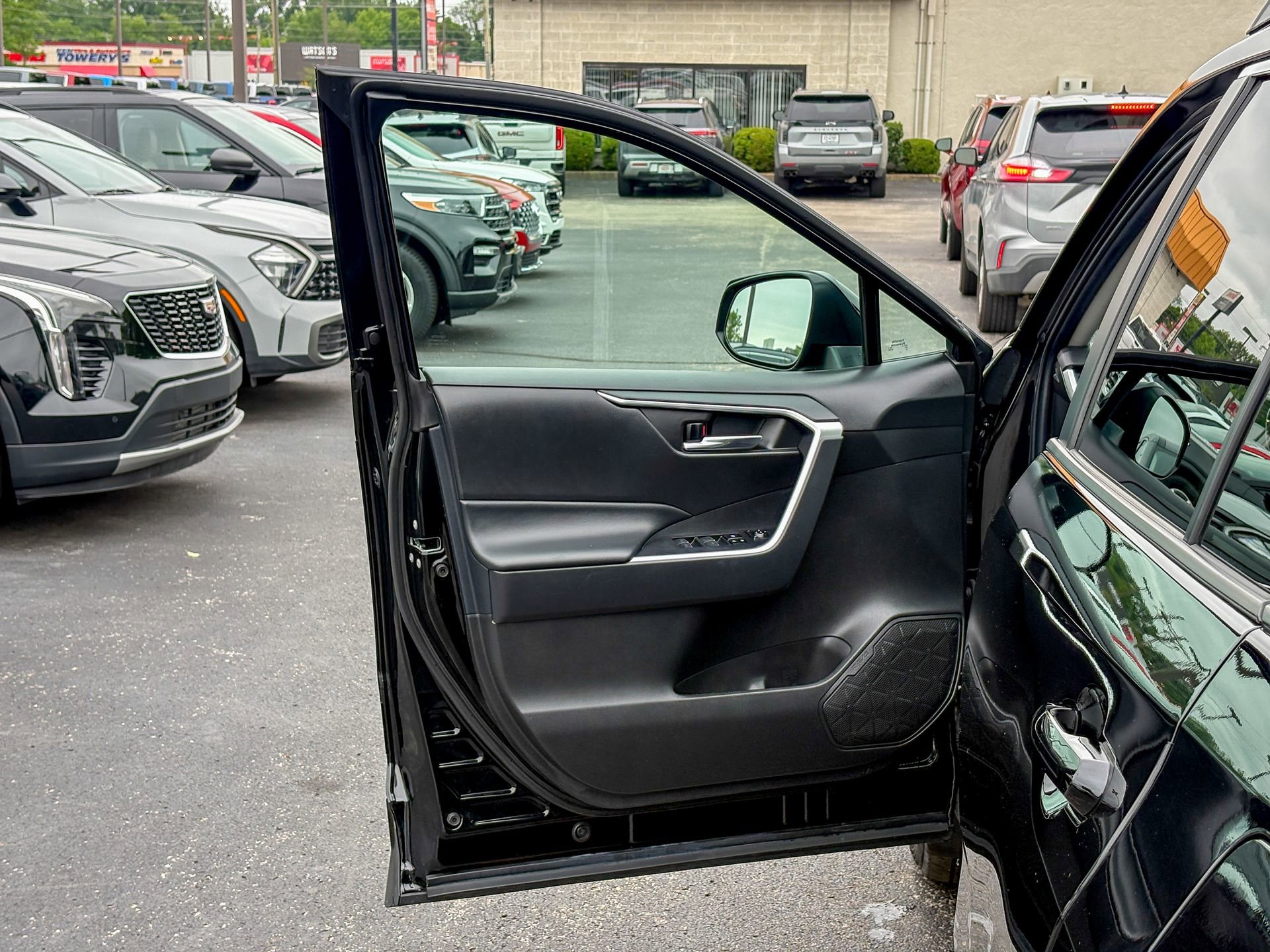 Used 2023 Toyota RAV4 XLE w/ Convenience Package AWD/4WD image 21