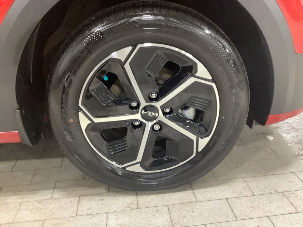 Used 2025 Kia Niro EX image 25