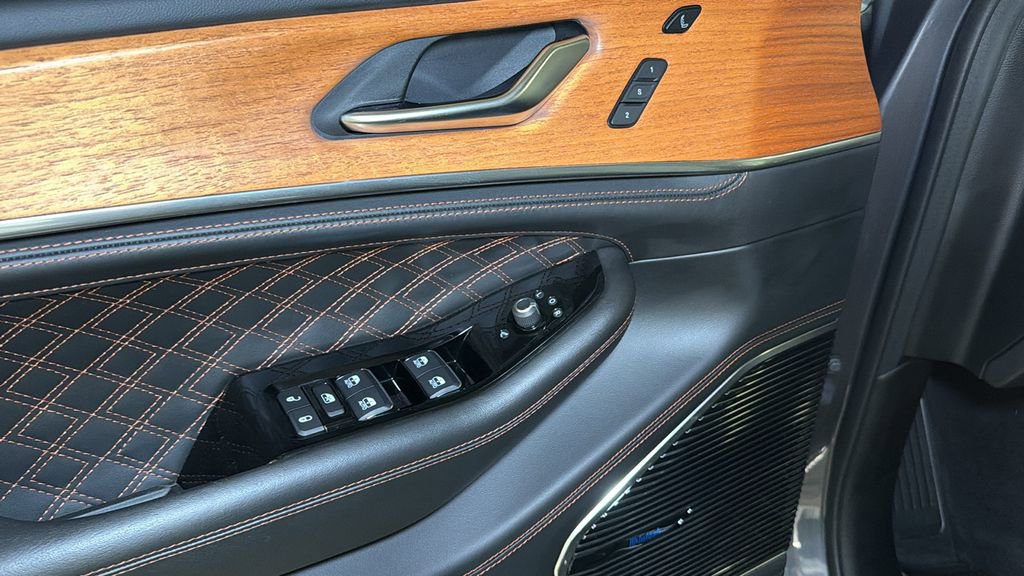 Used 2022 Jeep Grand Cherokee Summit image 21