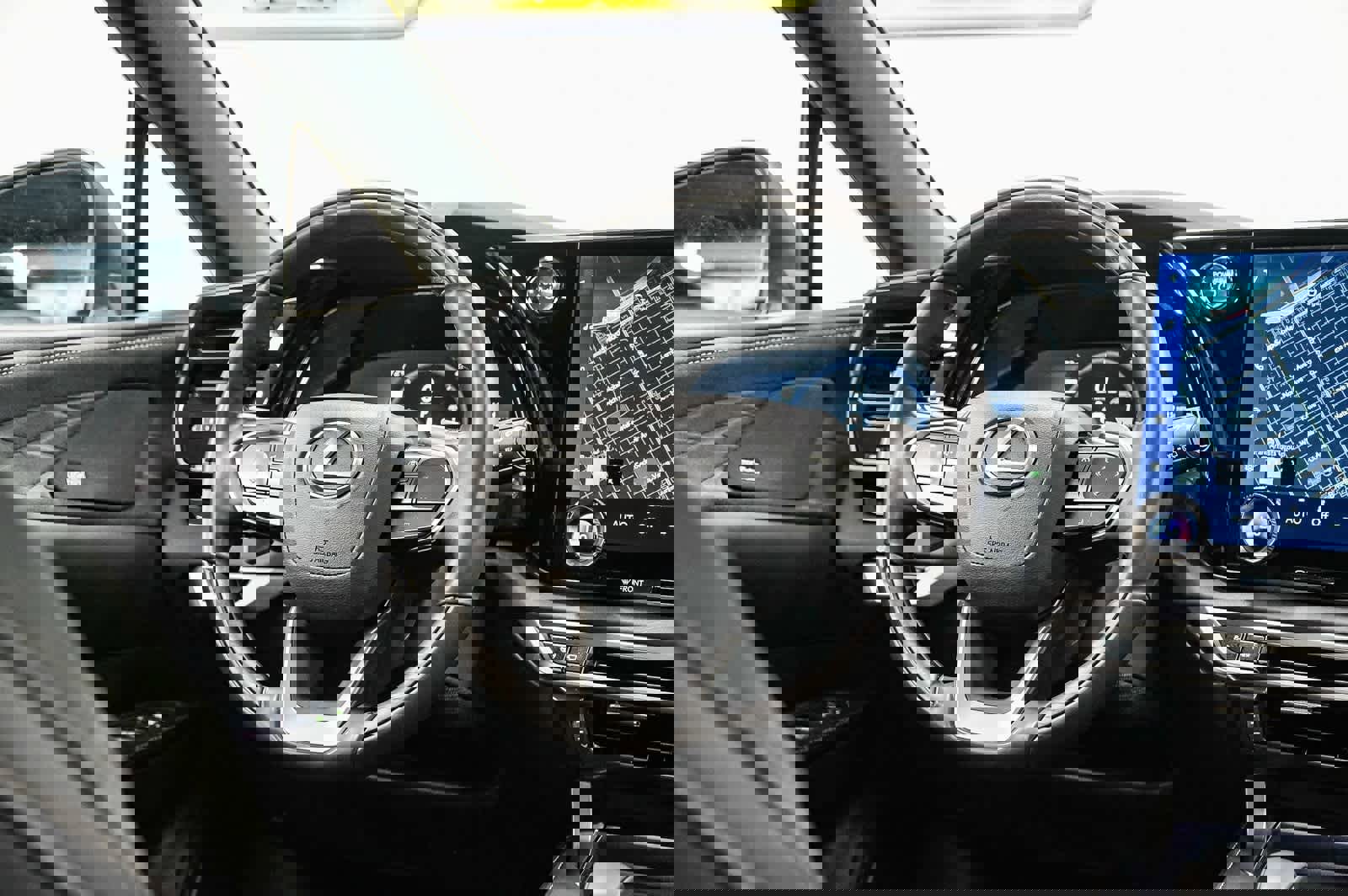 Used 2025 Lexus RX 450h Luxury w/ Convenience Package image 15