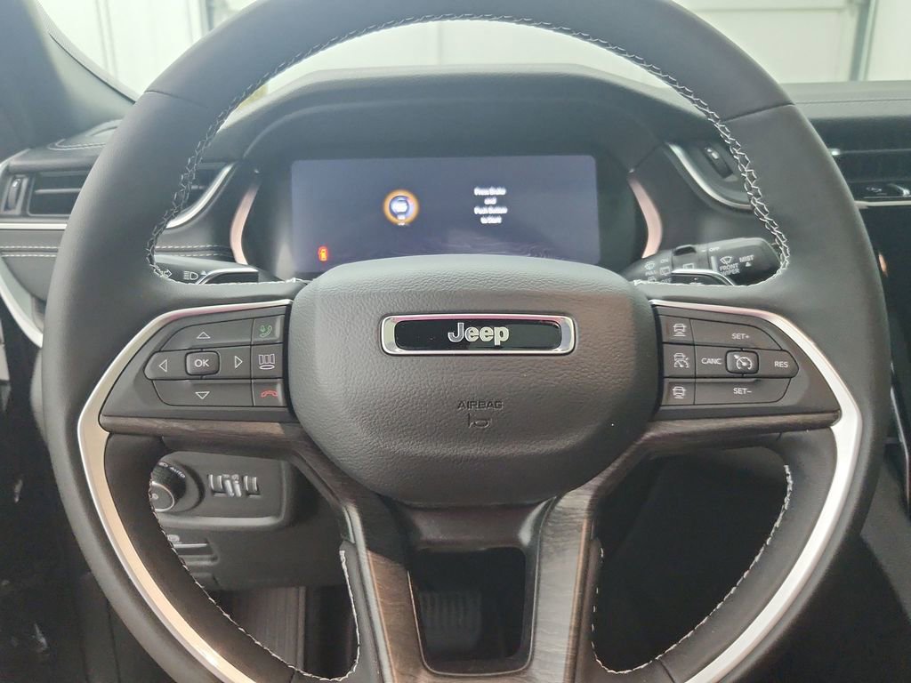 New 2025 Jeep Grand Cherokee L Limited w/ Black Appearance Package image 6