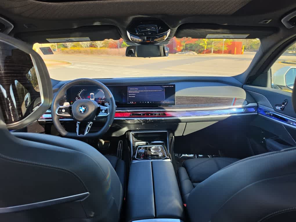 Used 2025 BMW 740i xDrive AWD/4WD image 10