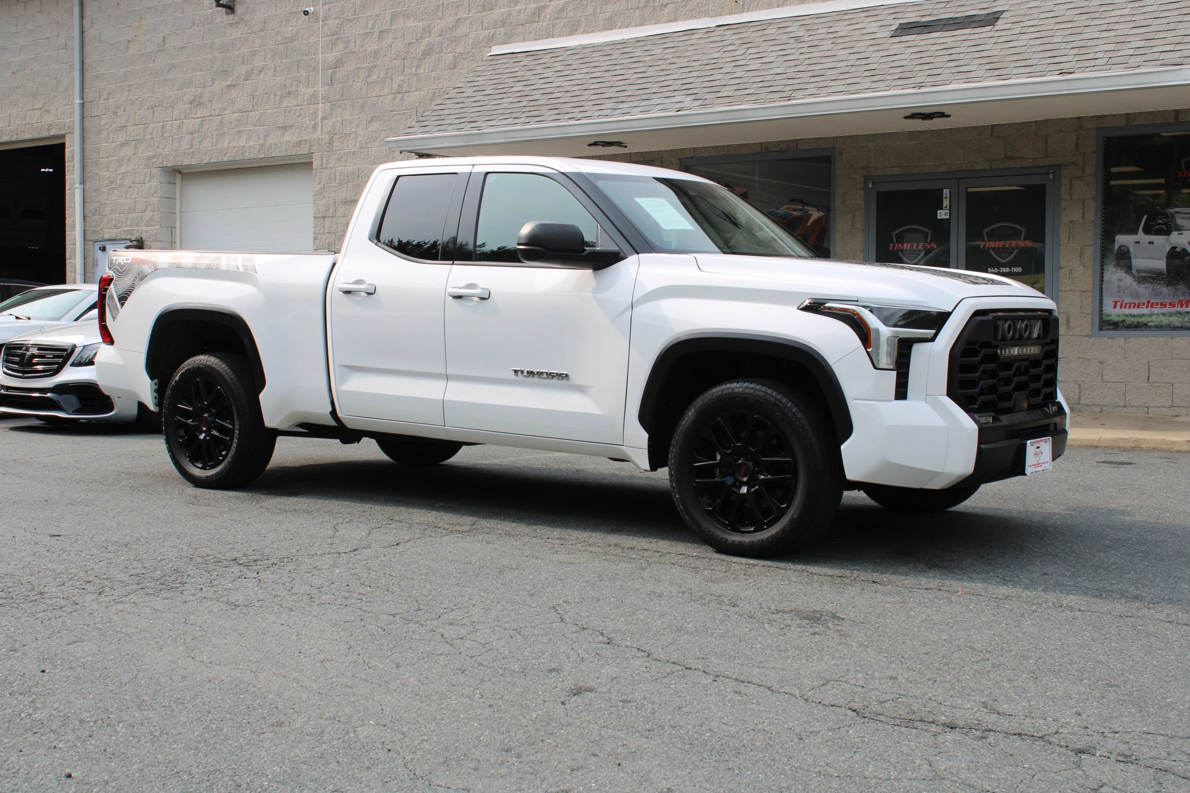 Used 2022 Toyota Tundra SR5 w/ SR5 Premium Package AWD/4WD image 2