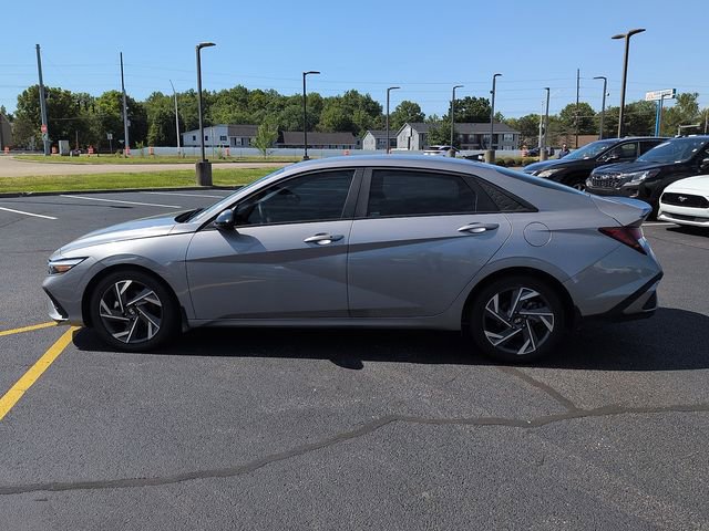 Used 2025 Hyundai Elantra Sport FWD image 4