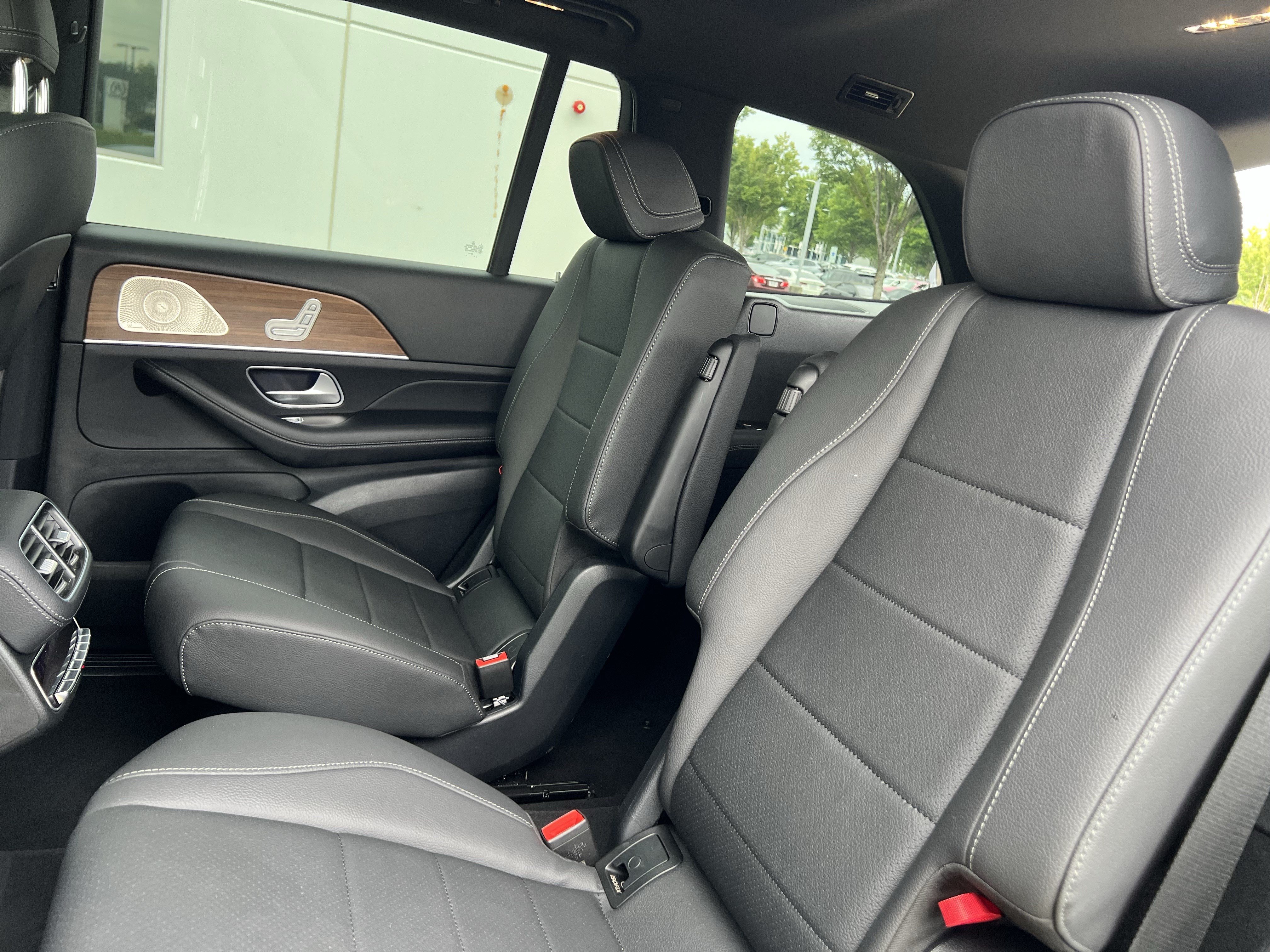 Used 2025 Mercedes-Benz GLS 450 4MATIC w/ AMG Line Exterior image 32