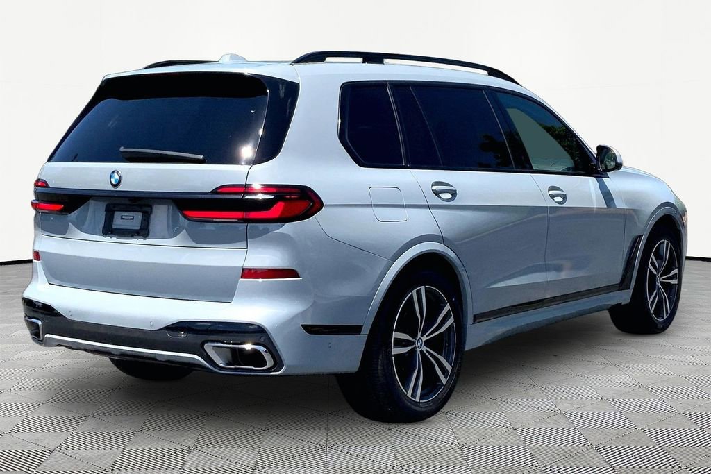 Used 2023 BMW X7 xDrive40i w/ M Sport Package AWD/4WD image 5