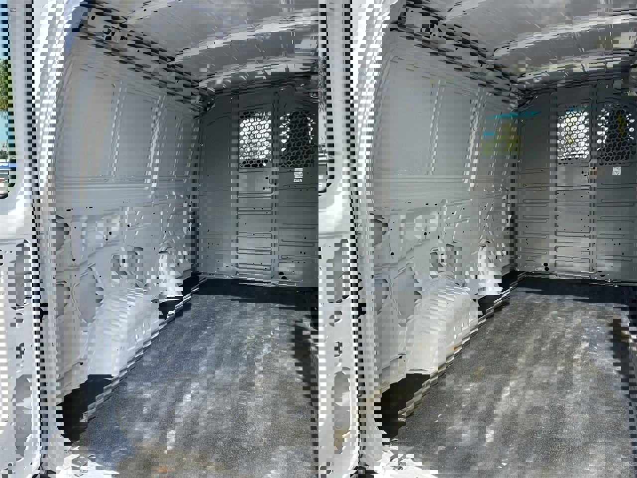 Used 2014 Ford E-250 and Econoline 250 image 14