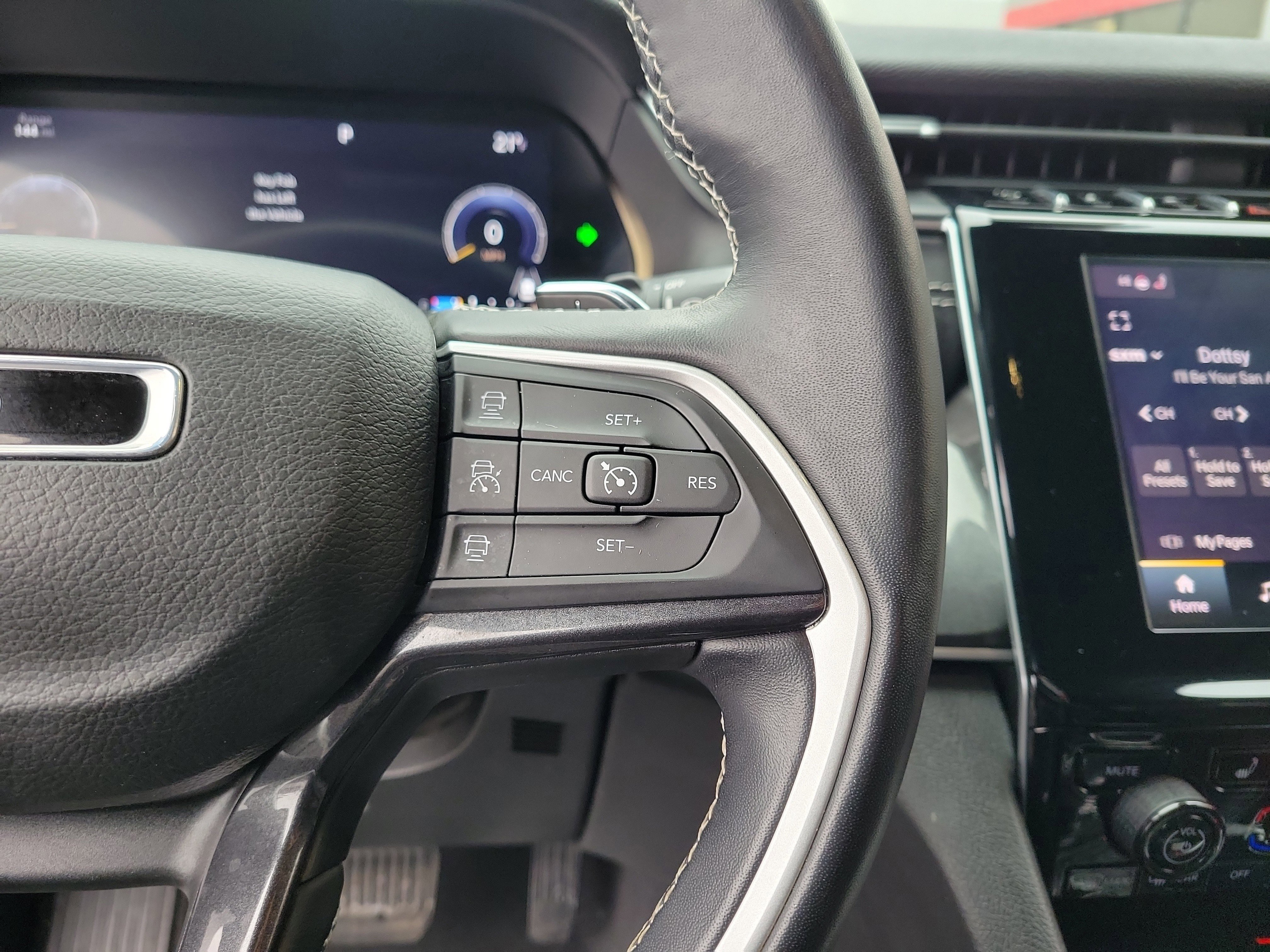 Used 2022 Jeep Grand Cherokee Altitude image 23