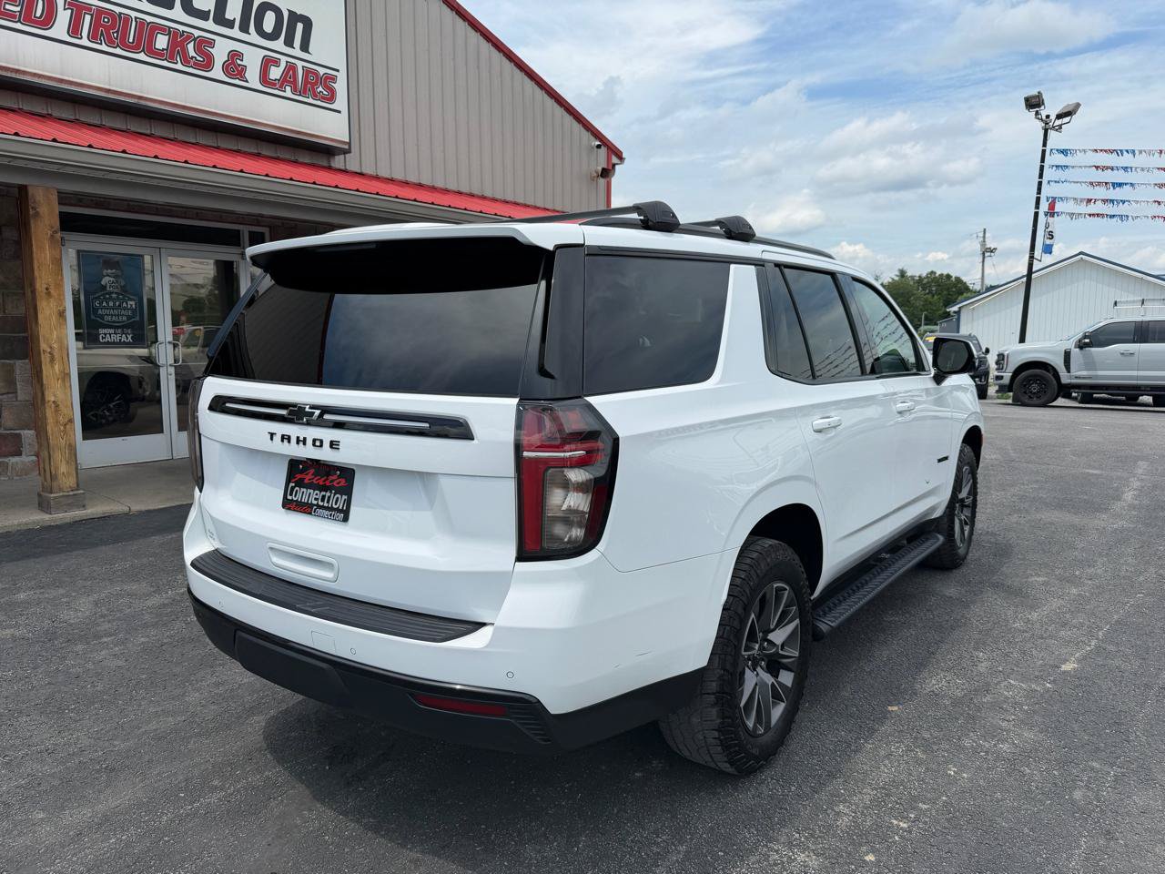 Used 2023 Chevrolet Tahoe Z71 w/ Luxury Package AWD/4WD image 4