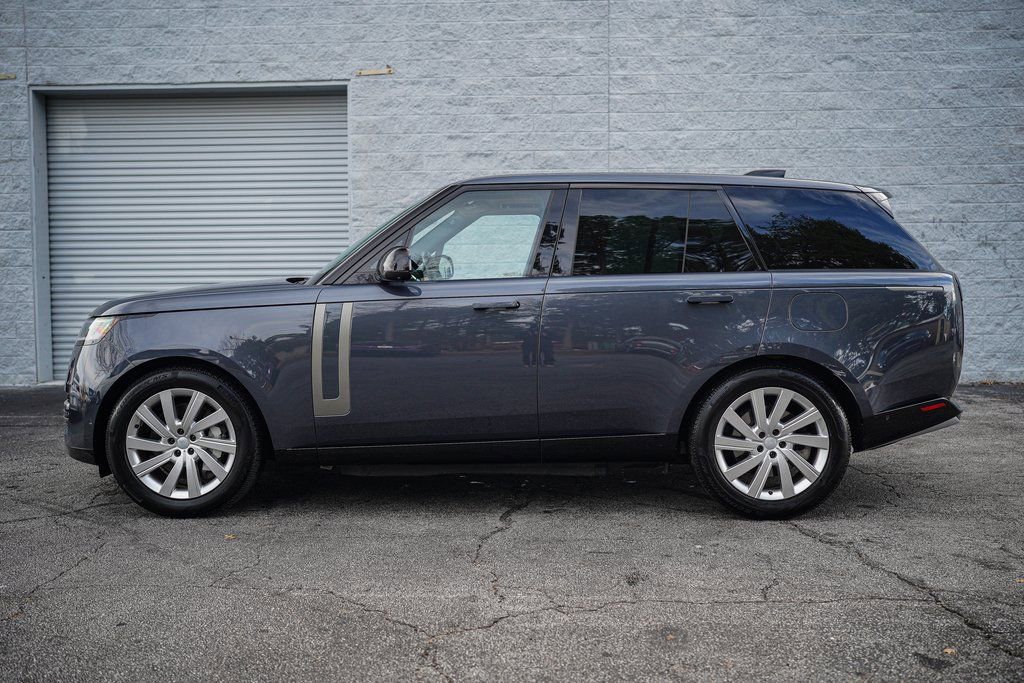 Used 2025 Land Rover Range Rover SE image 10