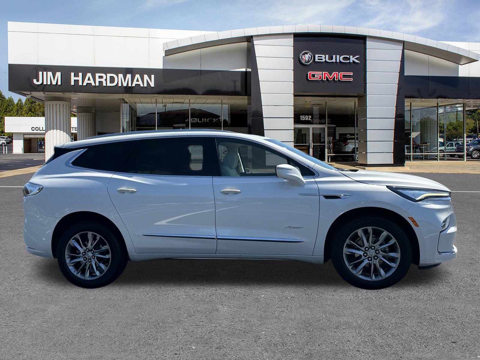 Used 2023 Buick Enclave Avenir w/ Avenir Technology Package FWD image 8