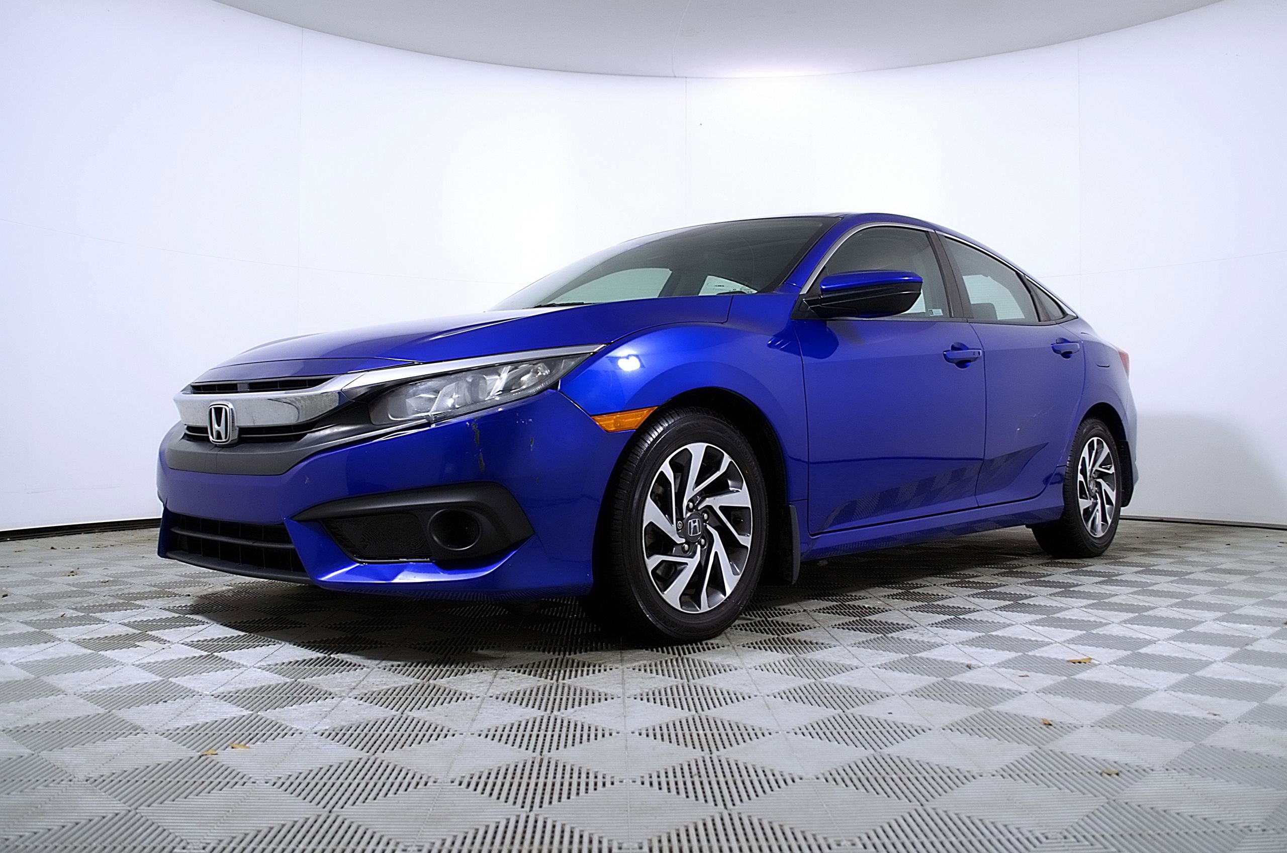 Used 2018 Honda Civic EX image 2