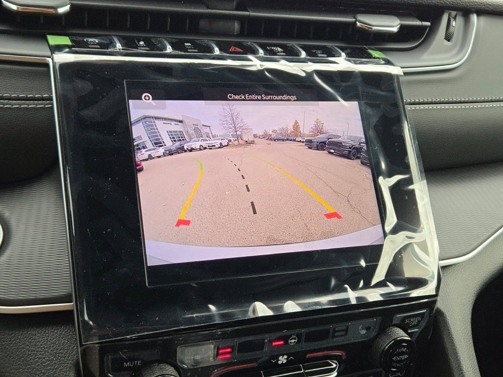 New 2025 Jeep Grand Cherokee L Altitude image 32