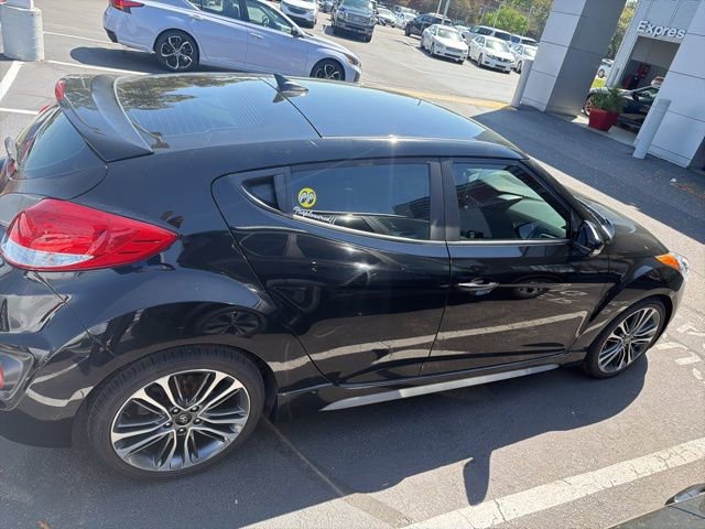 Used 2017 Hyundai Veloster Turbo image 9