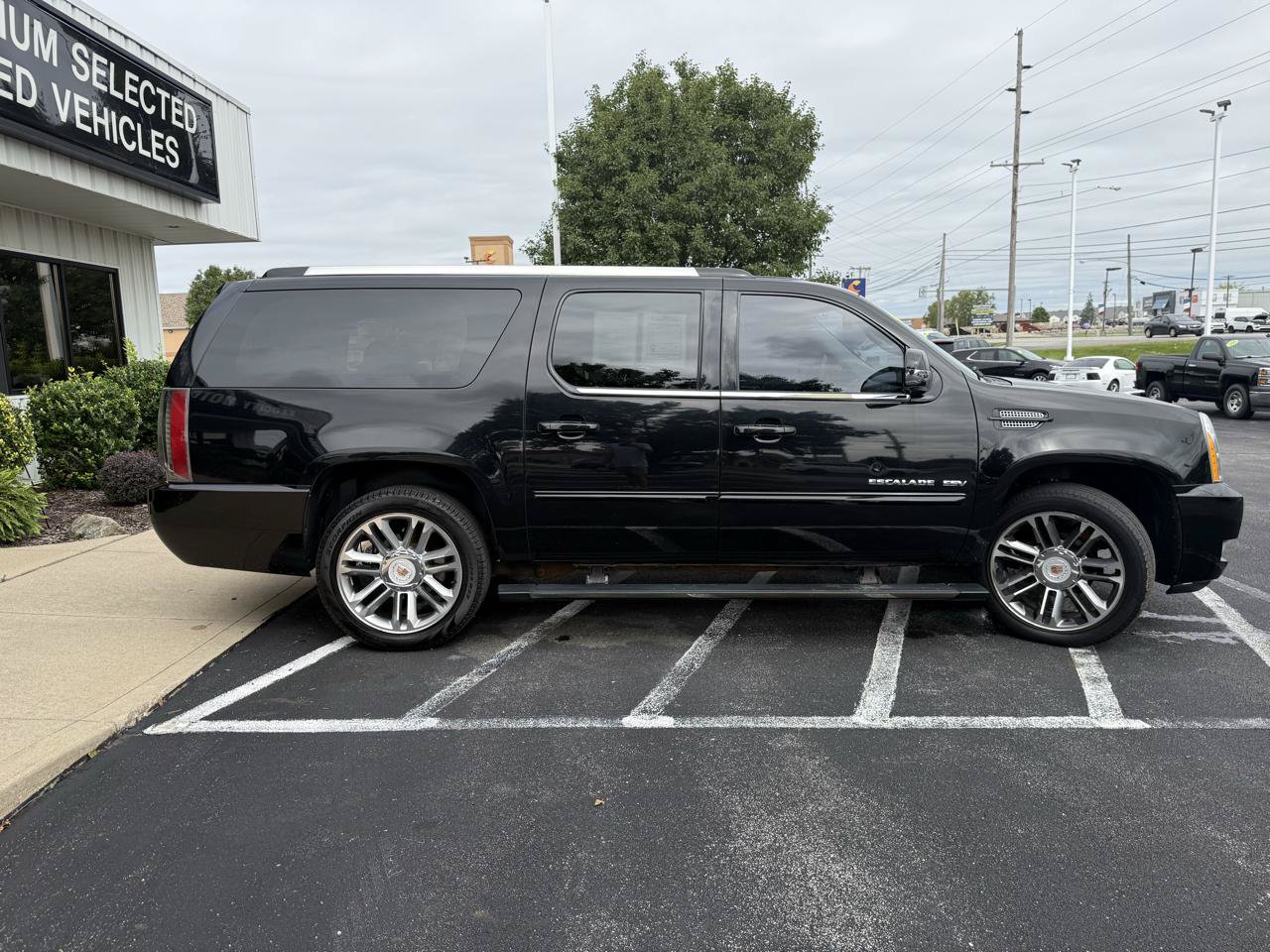 Used 2013 Cadillac Escalade ESV Premium AWD/4WD image 6