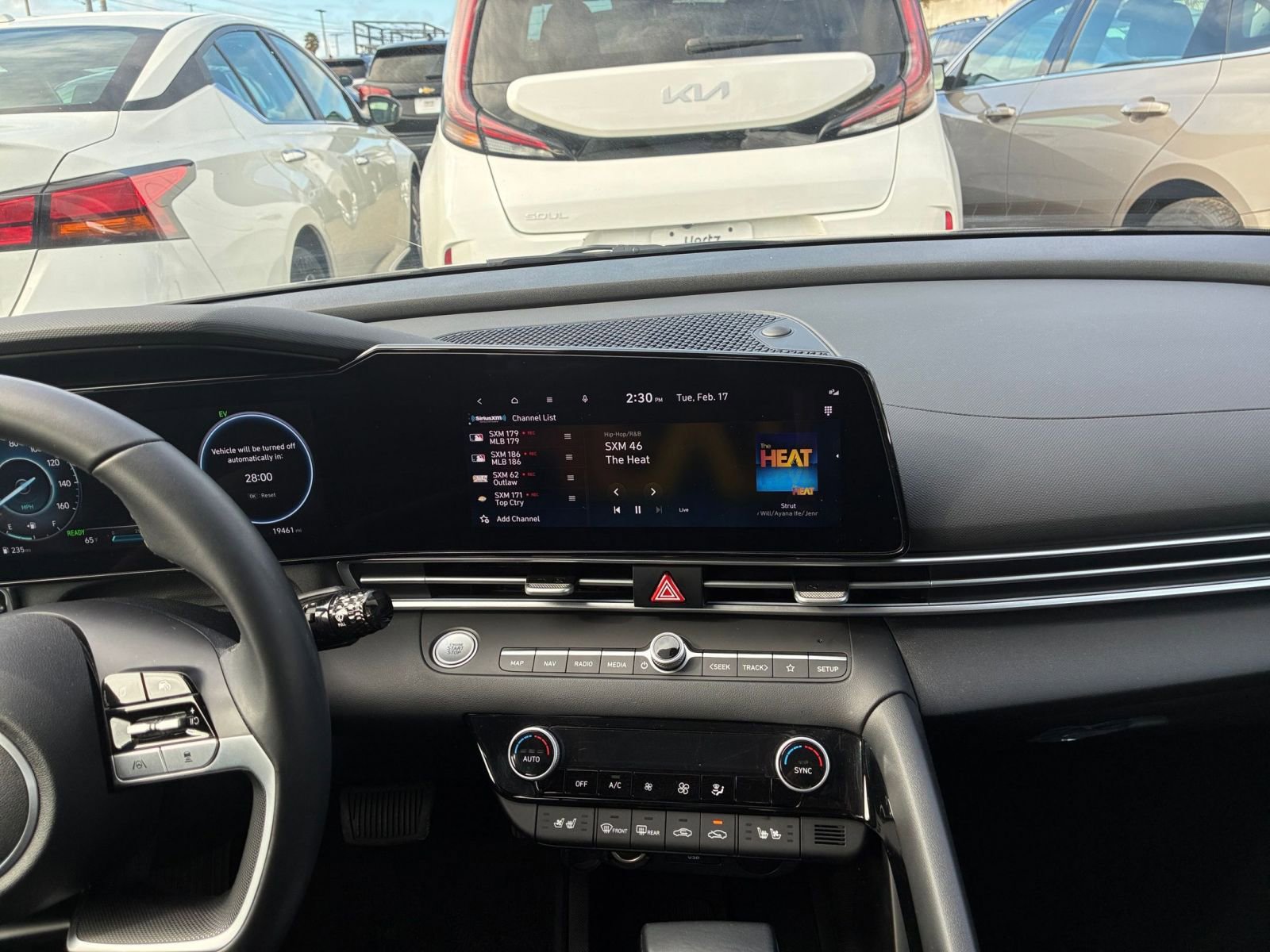 Used 2025 Hyundai Elantra Limited FWD image 17