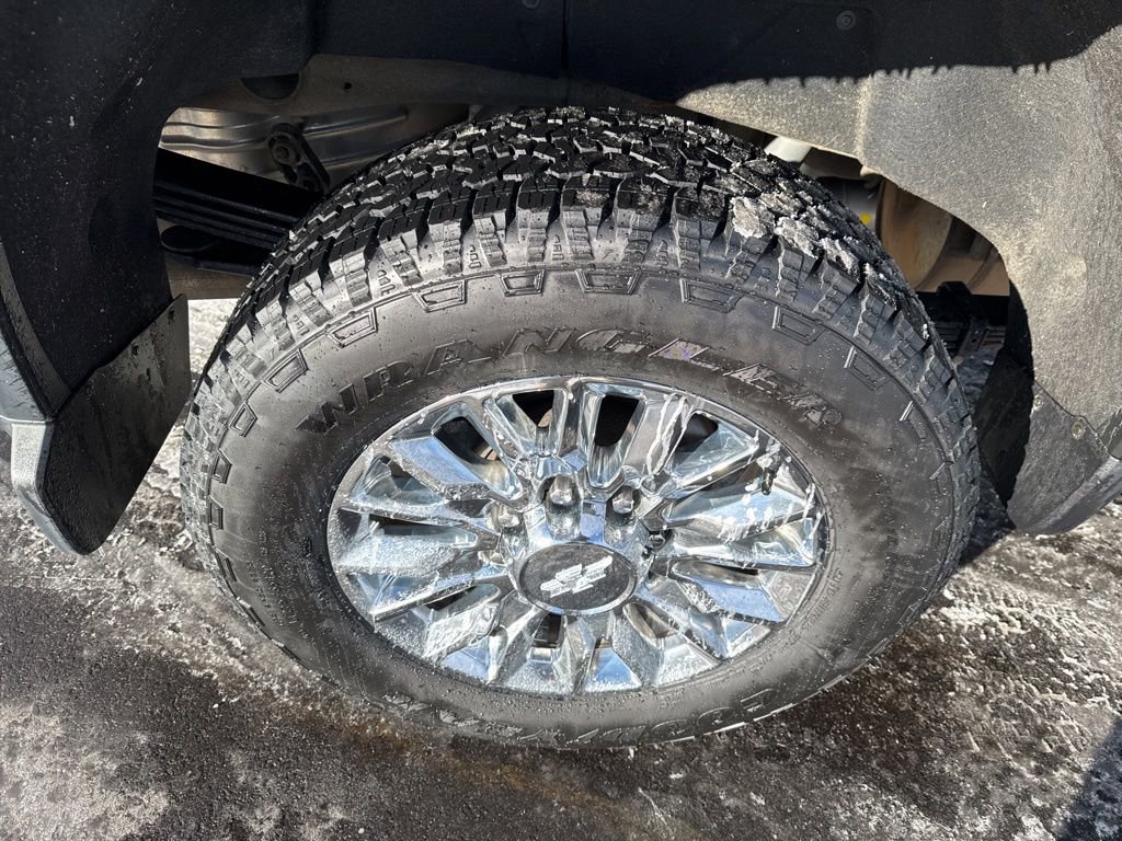 Used 2024 Chevrolet Silverado 2500 LTZ w/ LTZ Convenience Package image 12