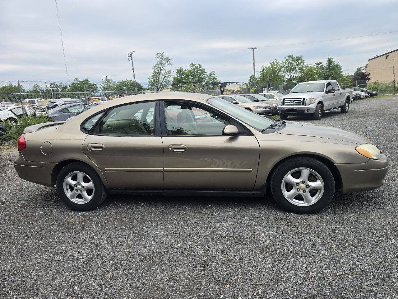 Used 2003 Ford Taurus SES FWD image 7