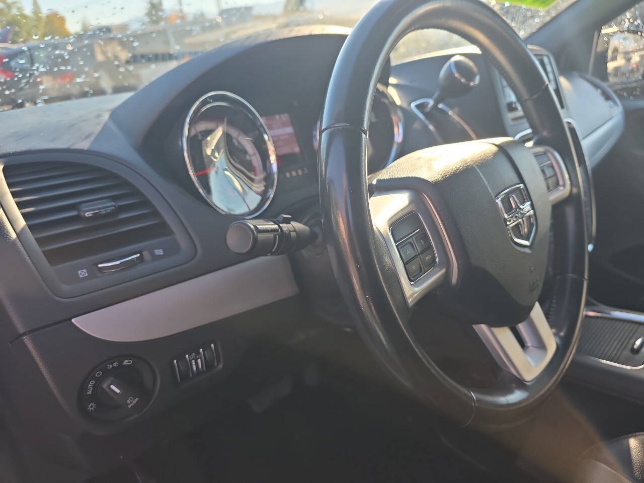 Used 2016 Dodge Grand Caravan R/T FWD image 23