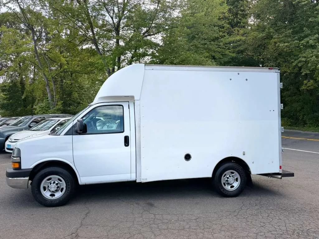 Used 2016 Chevrolet Express 3500 RWD image 4