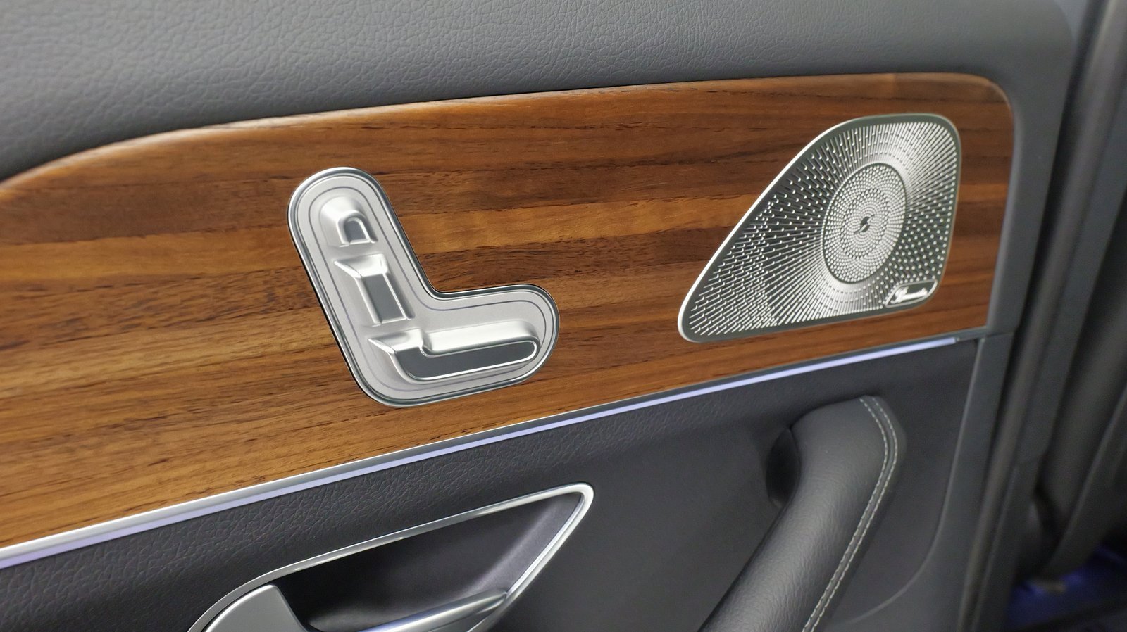 Used 2024 Mercedes-Benz GLS 450 4MATIC w/ AMG Line Exterior image 35