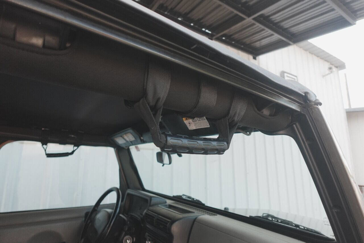 Used 2003 Jeep Wrangler X image 17