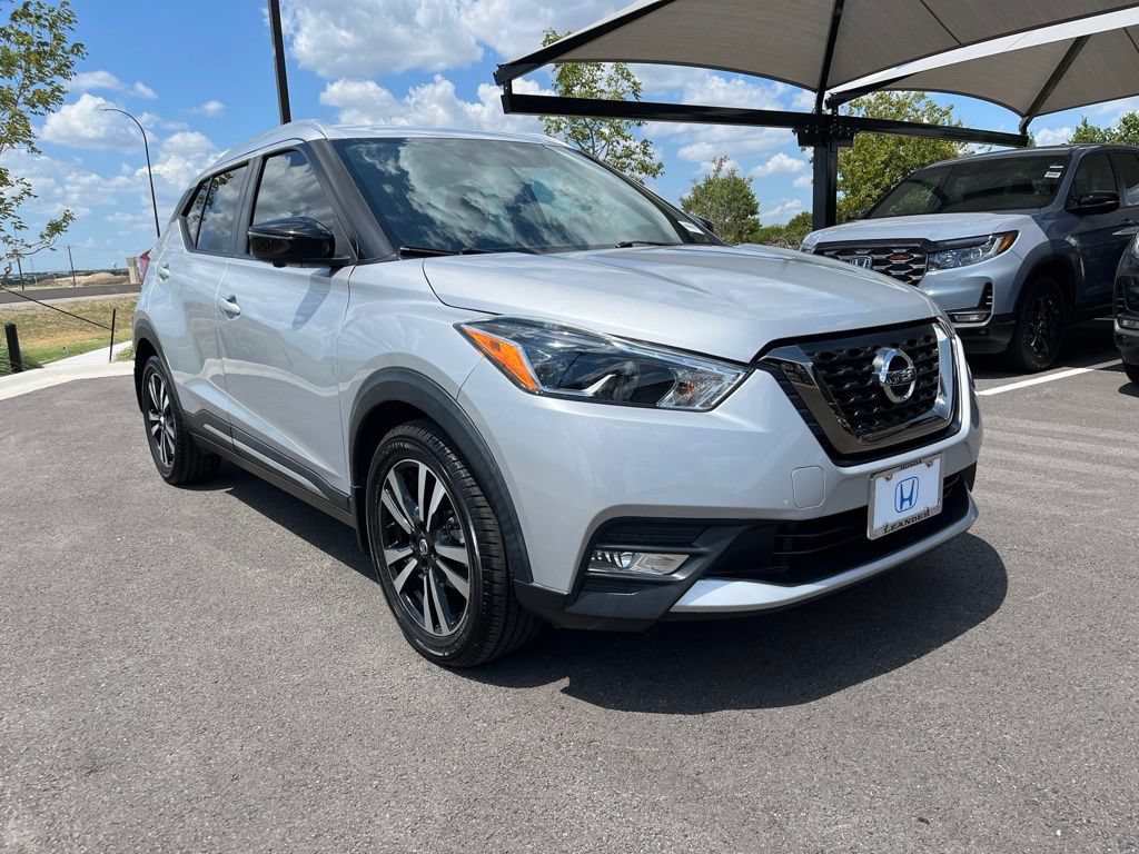 Used 2019 Nissan Kicks SR FWD image 3