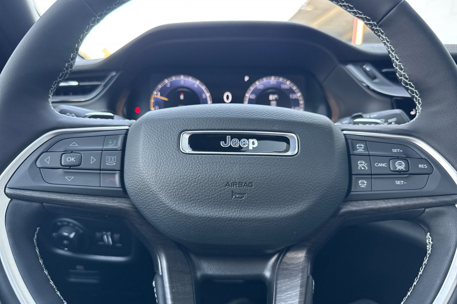 New 2026 Jeep Grand Cherokee Limited image 23