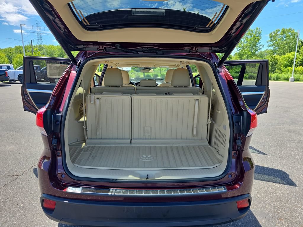 Certified 2019 Toyota Highlander XLE AWD/4WD image 14
