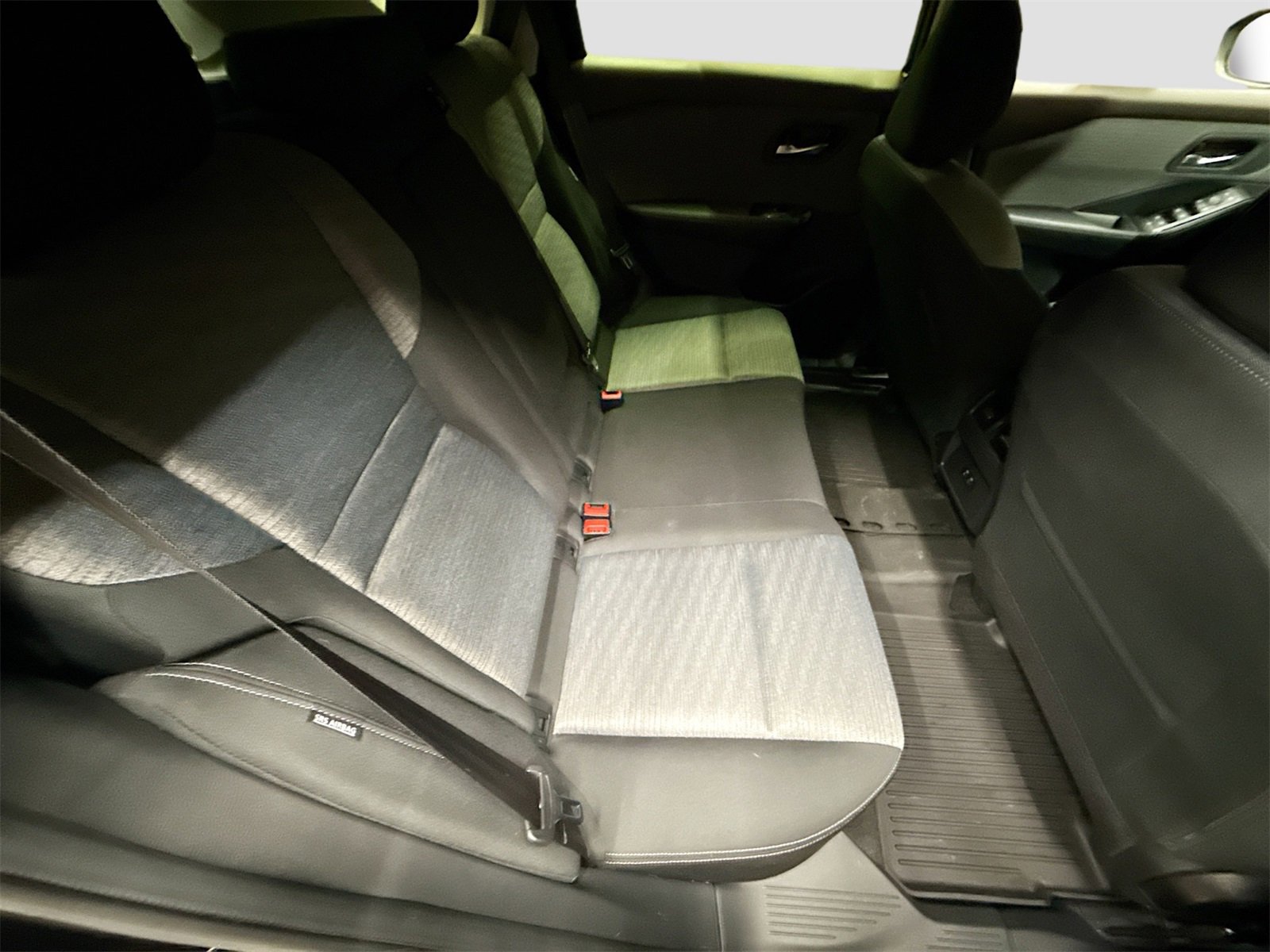 Used 2023 Nissan Rogue SV image 26