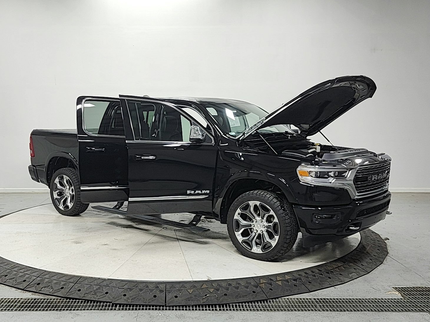 Used 2020 RAM 1500 Limited AWD/4WD image 9