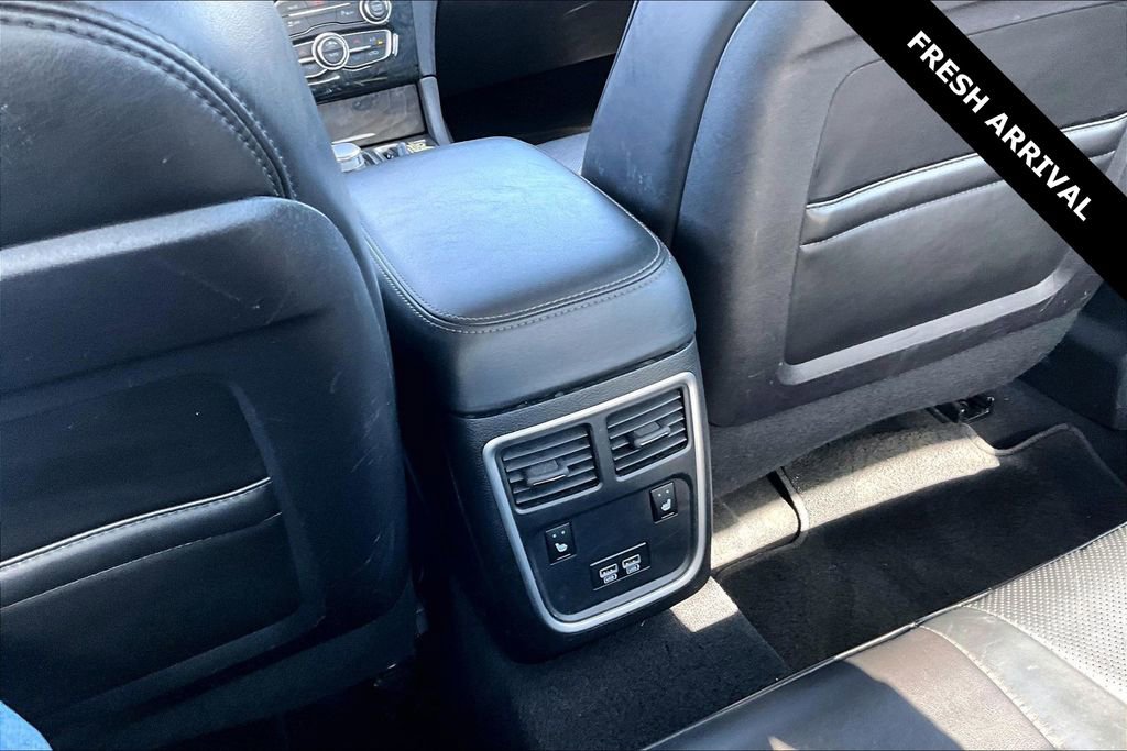 Used 2023 Chrysler 300 Touring L w/ Comfort Group image 10