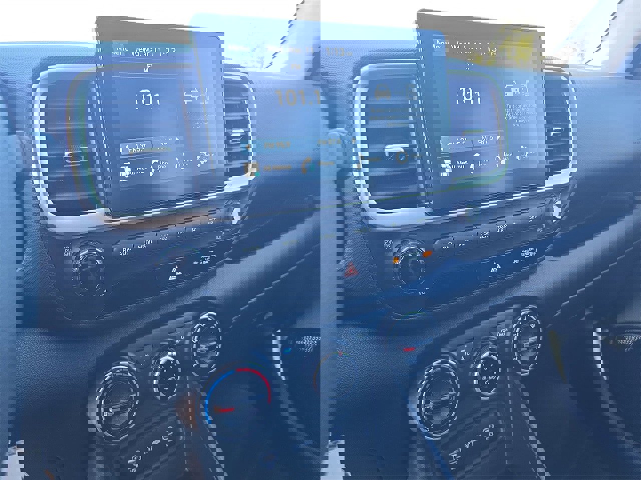 Used 2025 Hyundai Venue SE image 19