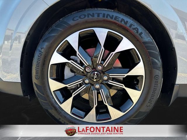 Used 2024 Kia Carnival EX image 31