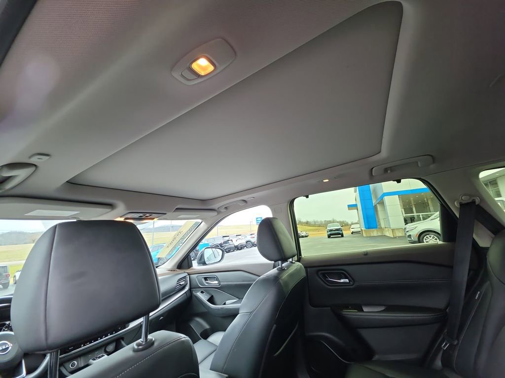 Used 2023 Nissan Rogue SV w/ SV Premium B Package image 21