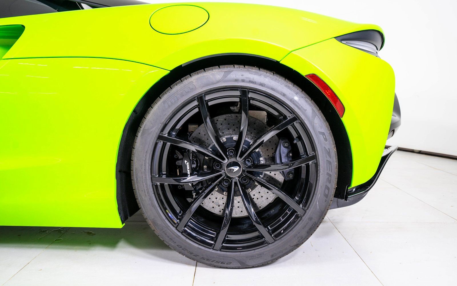Used 2024 McLaren Artura RWD image 14