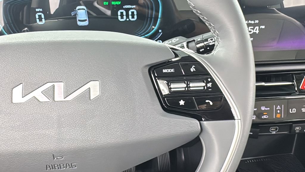 New 2025 Kia Niro EX image 22