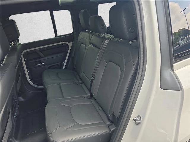 Used 2026 Land Rover Defender 110 X-Dynamic SE AWD/4WD image 14