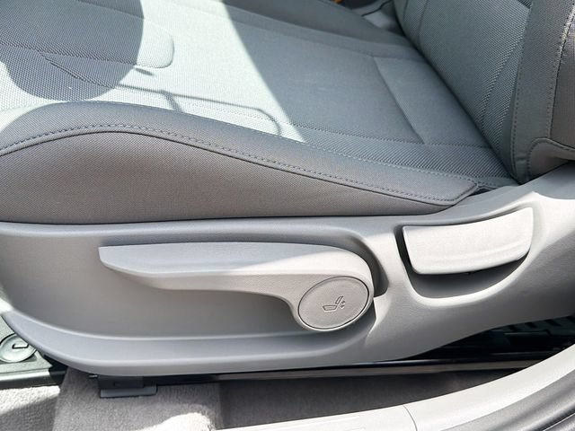 New 2026 Hyundai Elantra SE FWD image 19