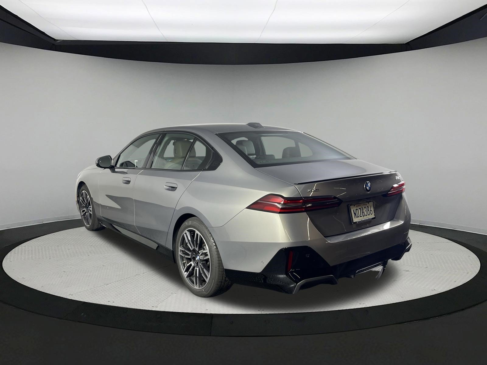 Certified 2026 BMW 530i xDrive w/ M Sport Package AWD/4WD image 5