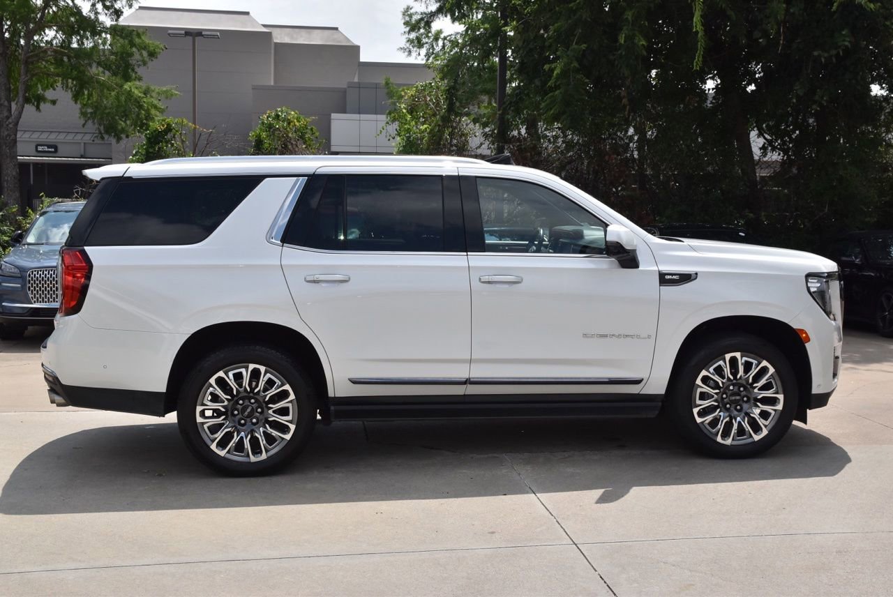 Used 2023 GMC Yukon Denali Ultimate w/ LPO, Floor Liner Package AWD/4WD image 6