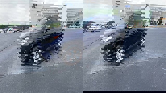 Used 2020 Toyota RAV4 XLE image 4
