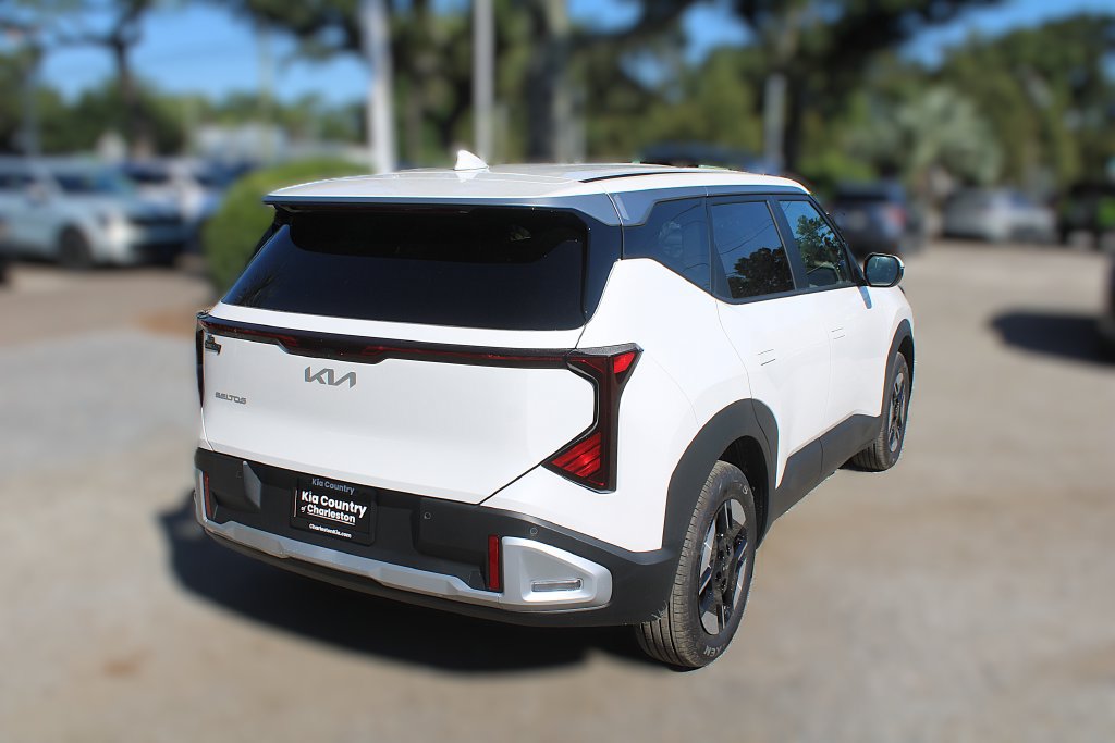 New 2027 Kia Seltos LX FWD image 7