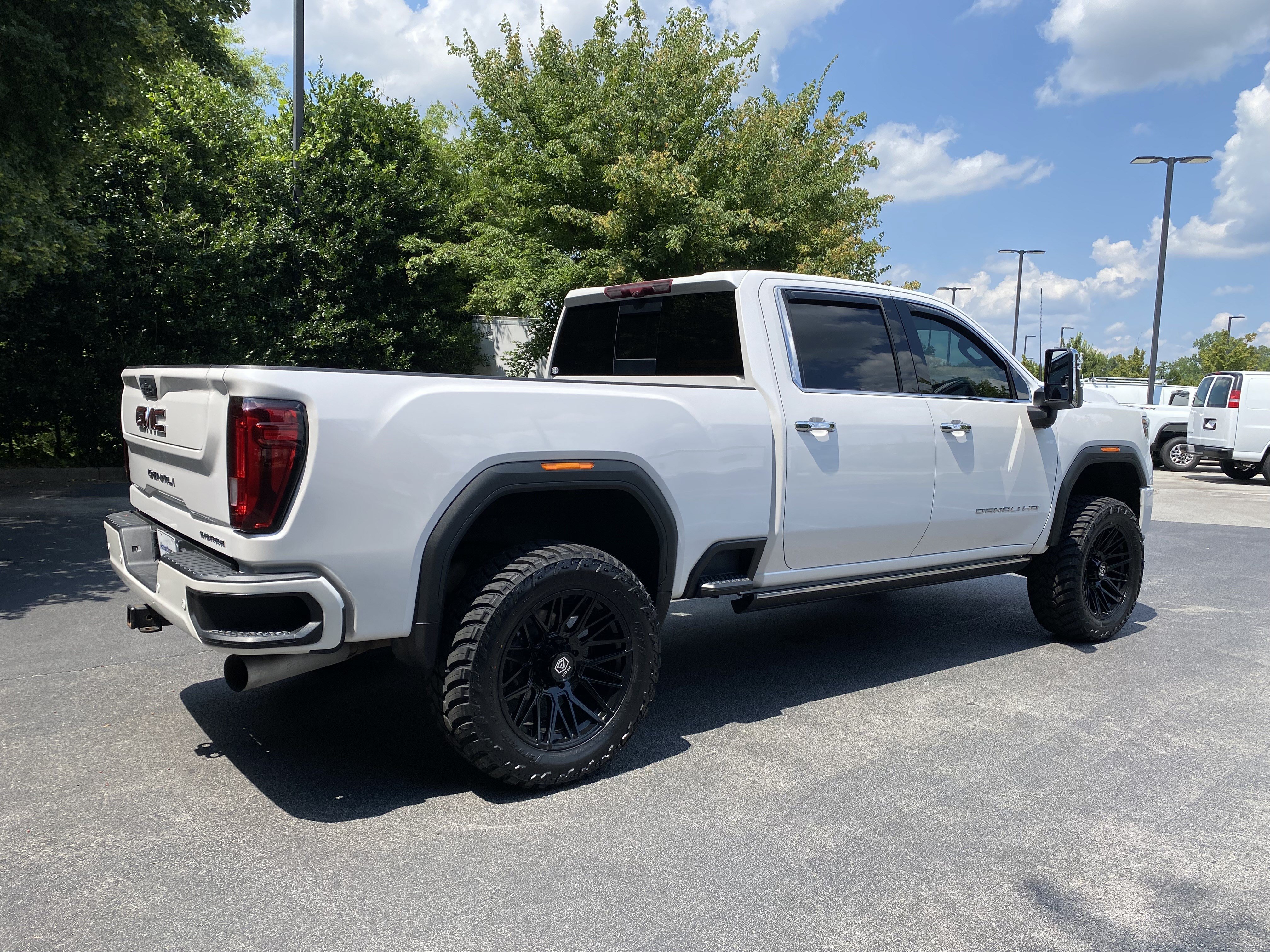 Used 2022 GMC Sierra 2500 Denali w/ Denali Ultimate Package AWD/4WD image 9