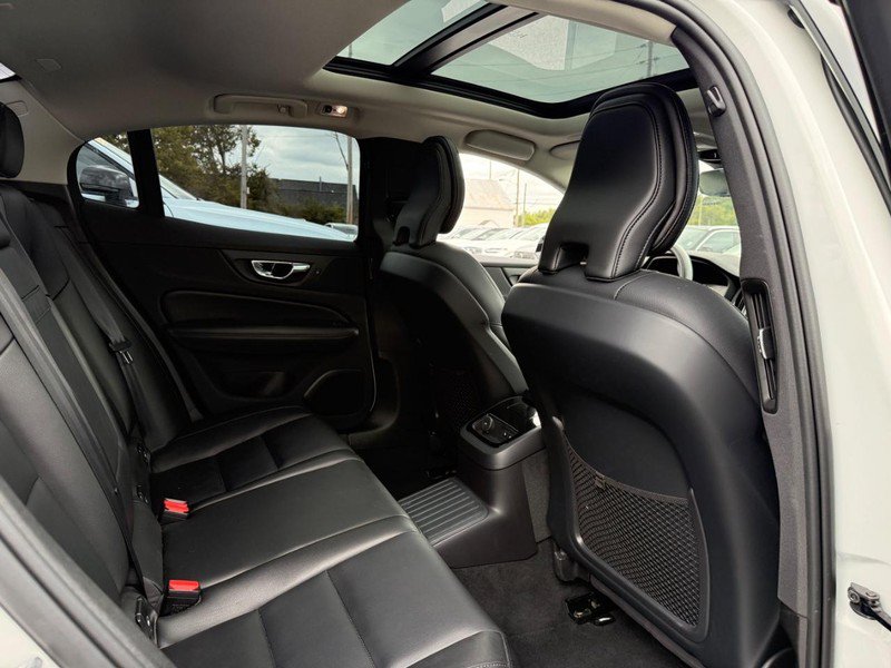 Certified 2022 Volvo S60 T8 R-Design Expression w/ Premium Package AWD/4WD image 11