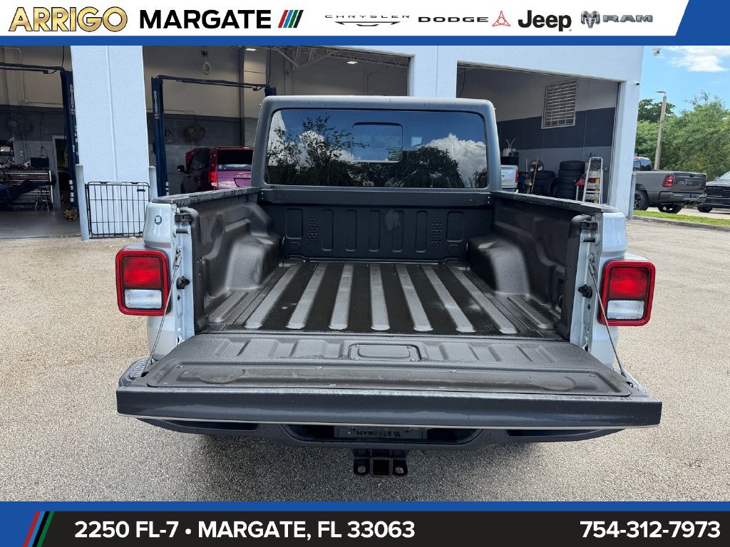 Used 2023 Jeep Gladiator Sport AWD/4WD image 14