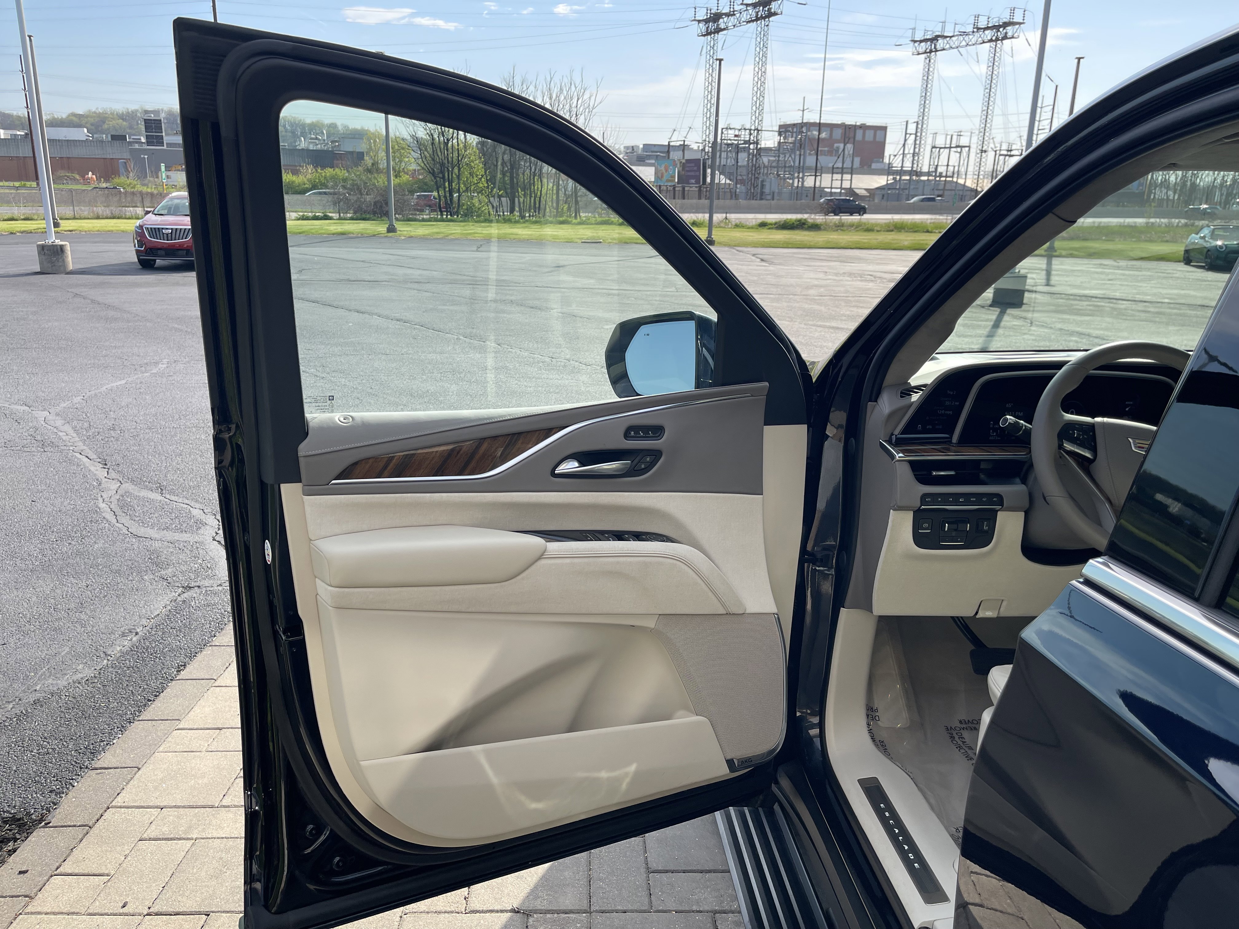 Used 2021 Cadillac Escalade Premium Luxury Platinum image 10